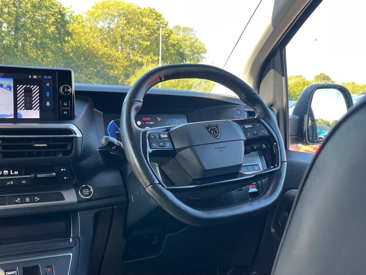 Peugeot e-Traveller Photo 14