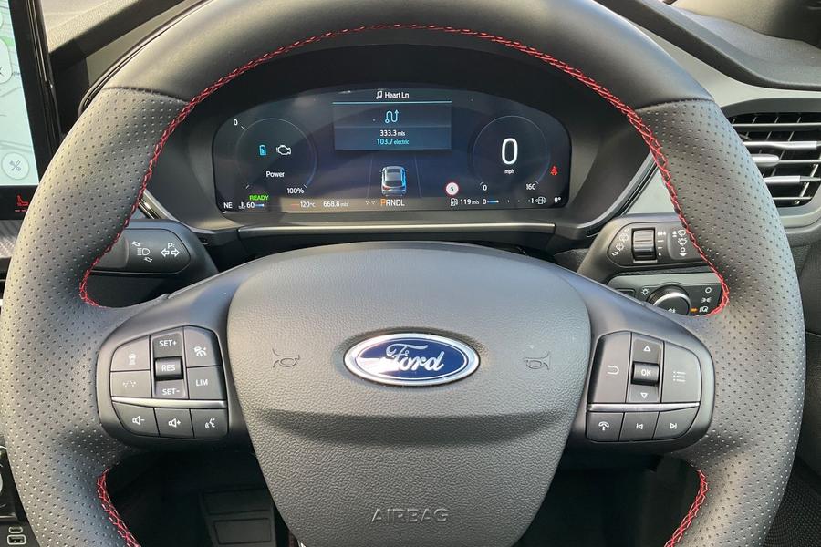 Ford Kuga Photo autoimg-6751659608d80c8f38e3d089eeab4a87bd005024.jpg