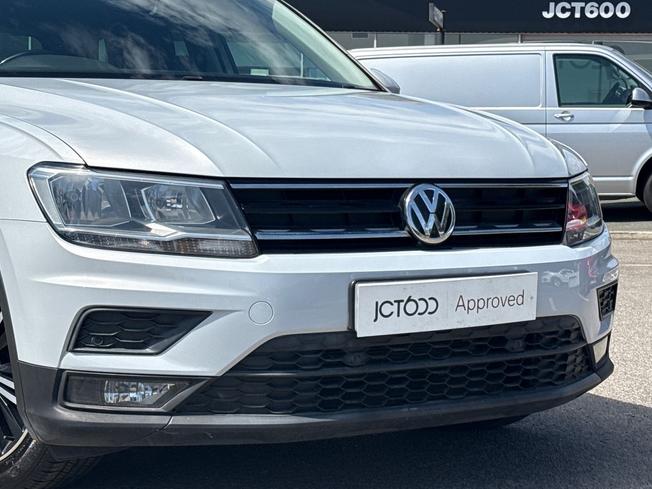 VOLKSWAGEN Tiguan Photo 23