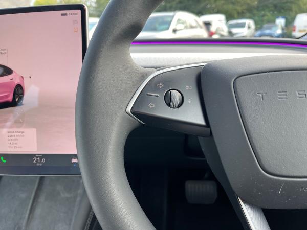 TESLA Model 3 Photo autoimg-67524887237581d3b7d196b0a30bc1e6b48896d6.jpg