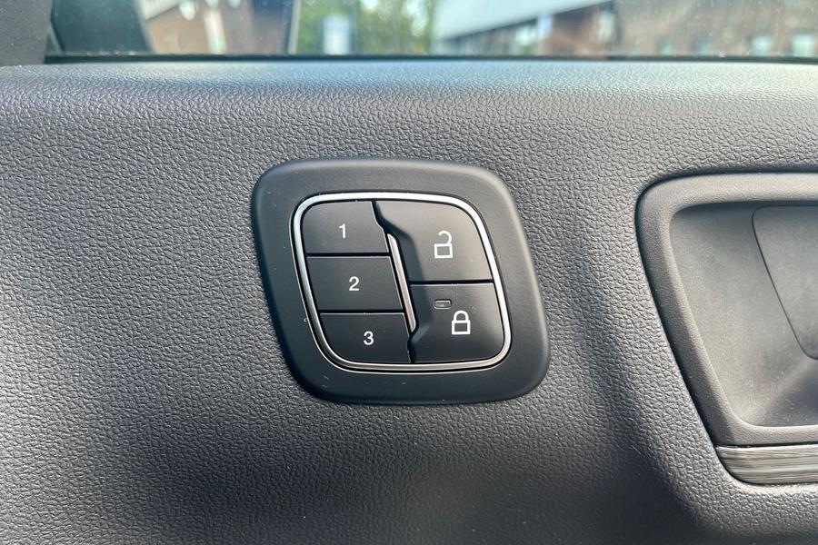 Ford KUGA Photo autoimg-675332e6be663942f344992ed1464c7bea1e6eb0.jpg