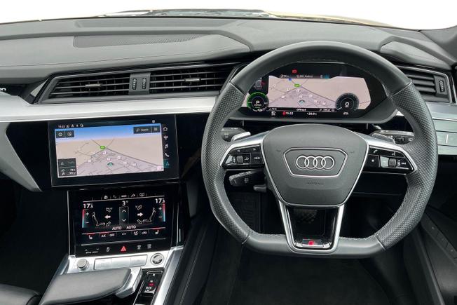 AUDI e-tron Photo 11
