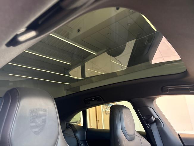 PORSCHE Taycan Photo 28