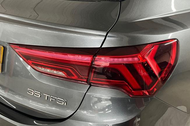 Audi Q3 Photo 18