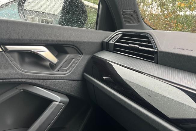 AUDI Q3 Photo 34