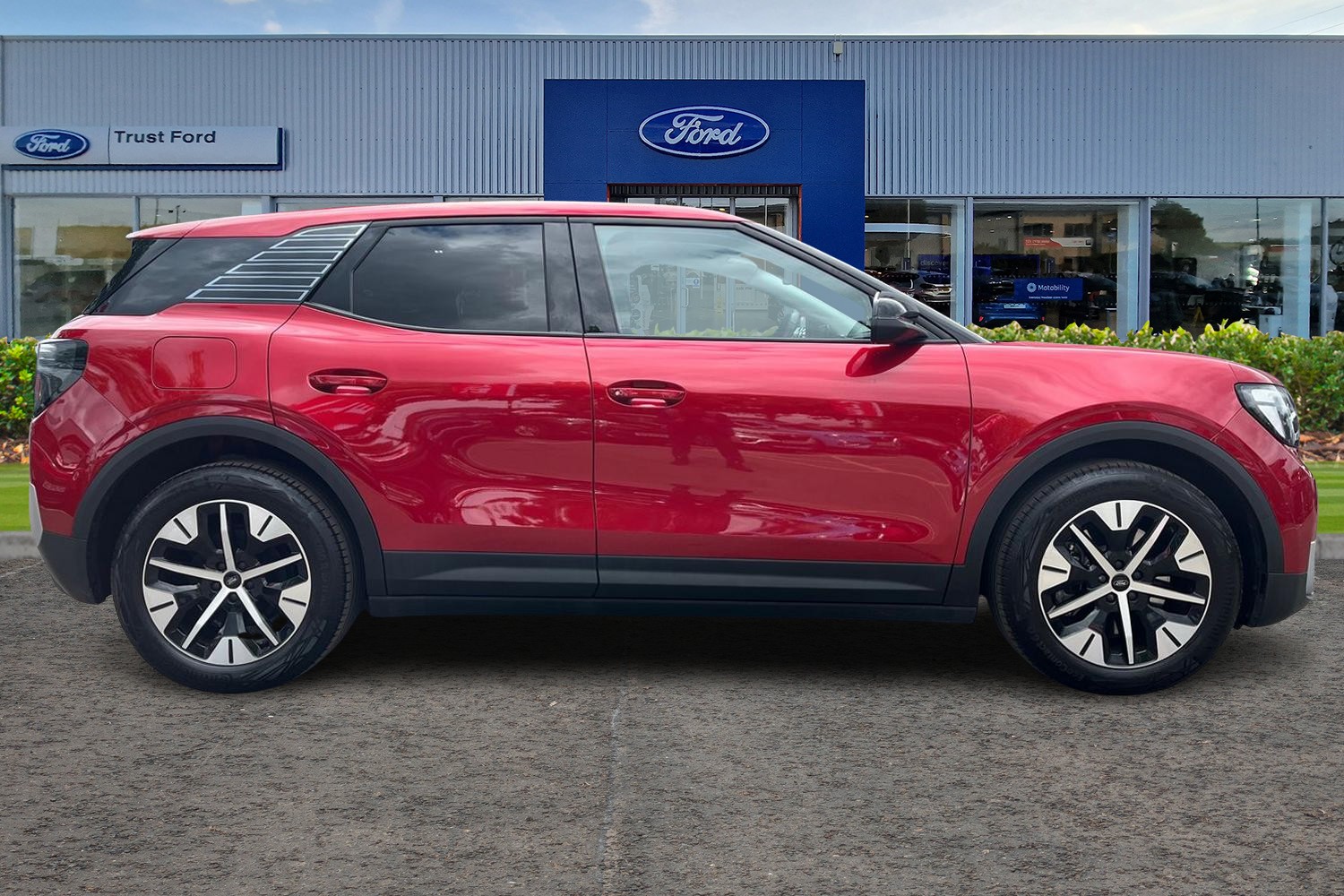 Ford EXPLORER Photo 2