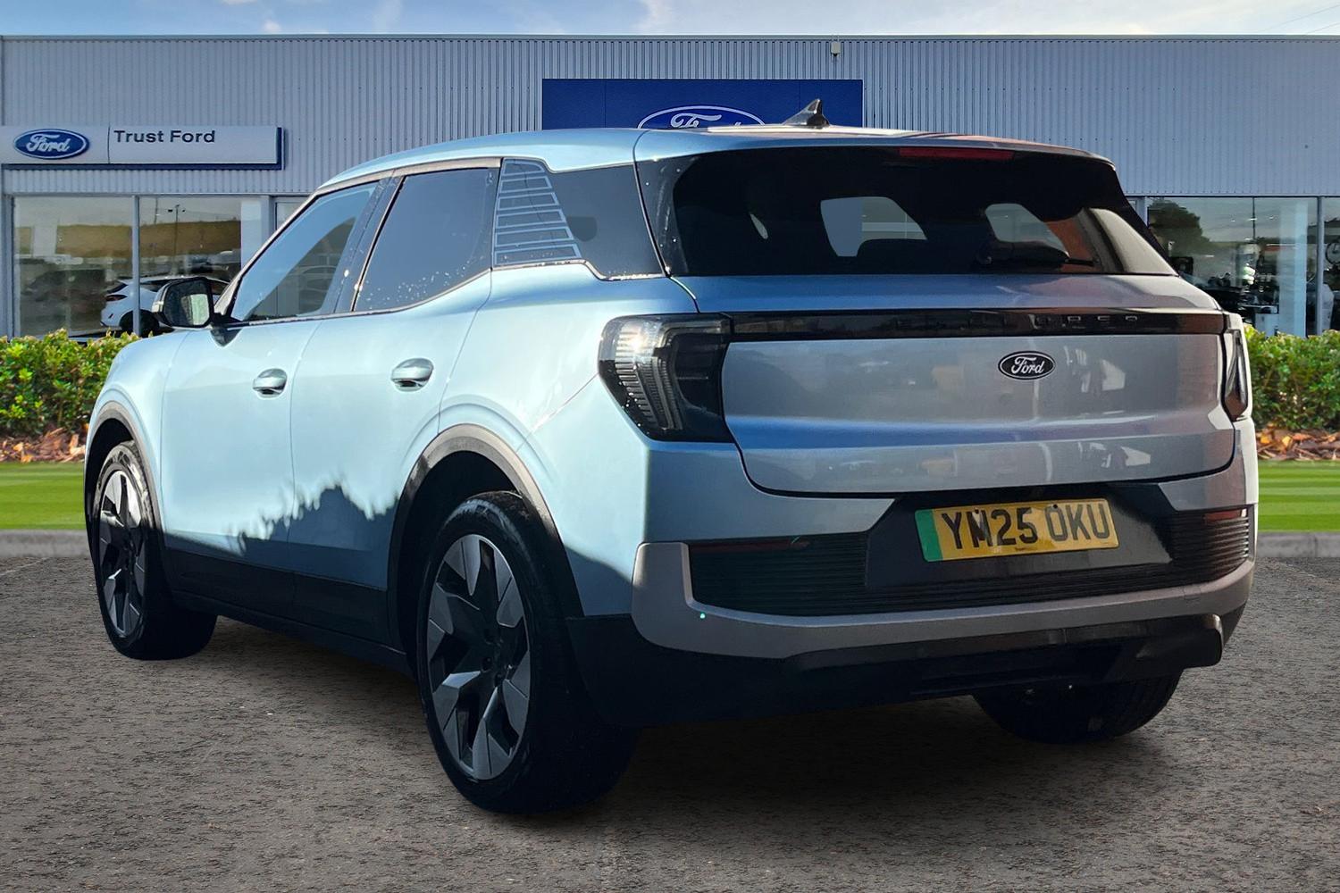 Ford Explorer Photo 1