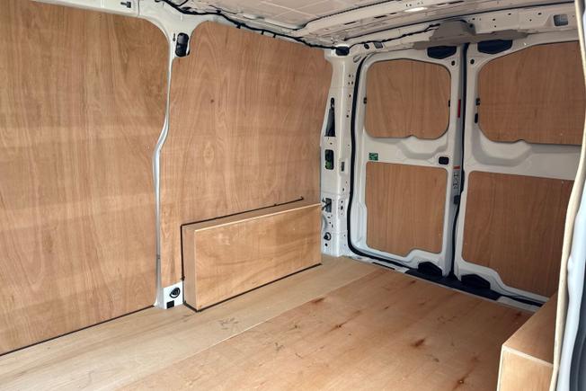 VOLKSWAGEN e-Transporter Photo 9