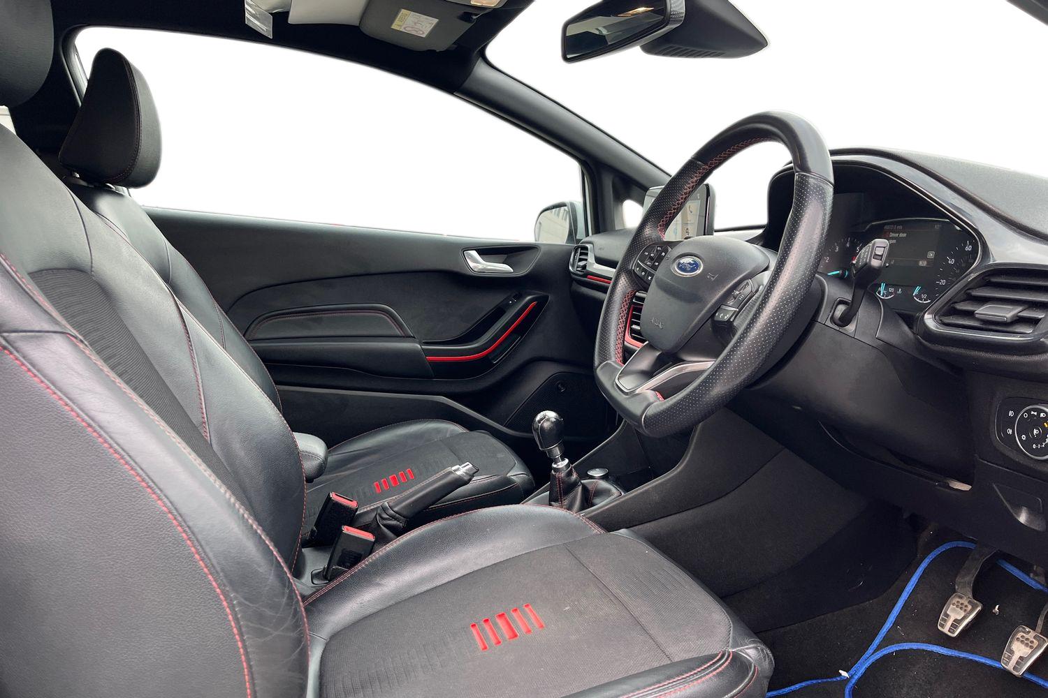 Ford Fiesta Photo 8