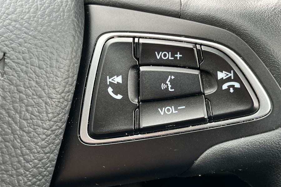 Ford Kuga Photo autoimg-676b2bd46f3c9d60818a84f4e49fbadba5229770.jpg