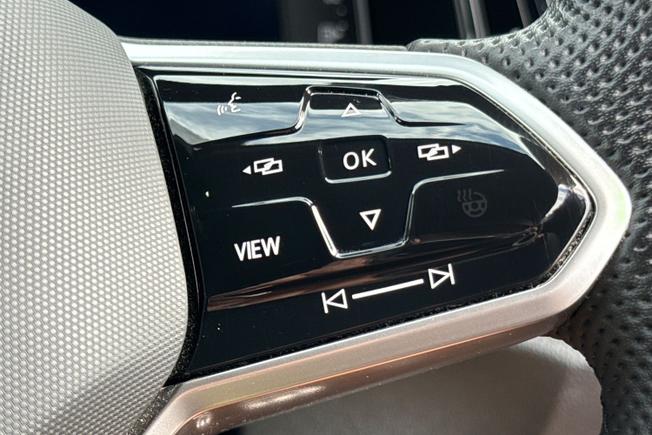 VOLKSWAGEN T-Roc Photo 17