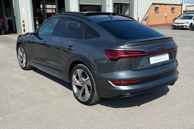 AUDI e-tron Photo 23