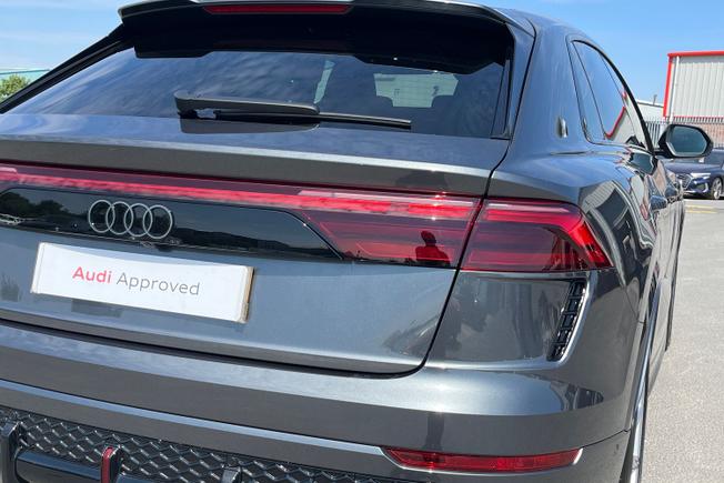 AUDI Rsq8 Photo 18