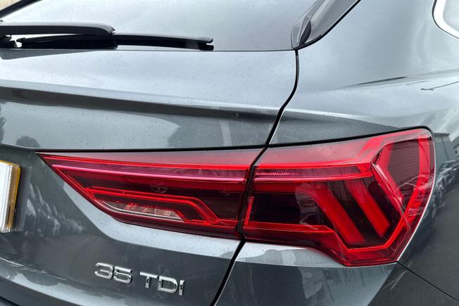 AUDI Q3 Photo 18