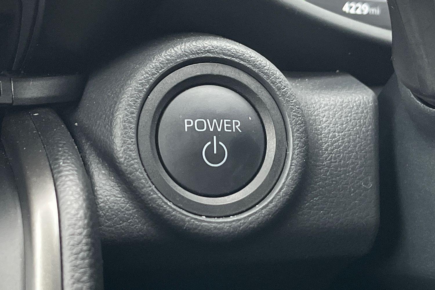 Toyota C-HR Photo 31