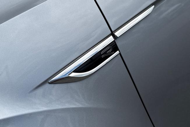 VOLKSWAGEN T-Roc Photo 44