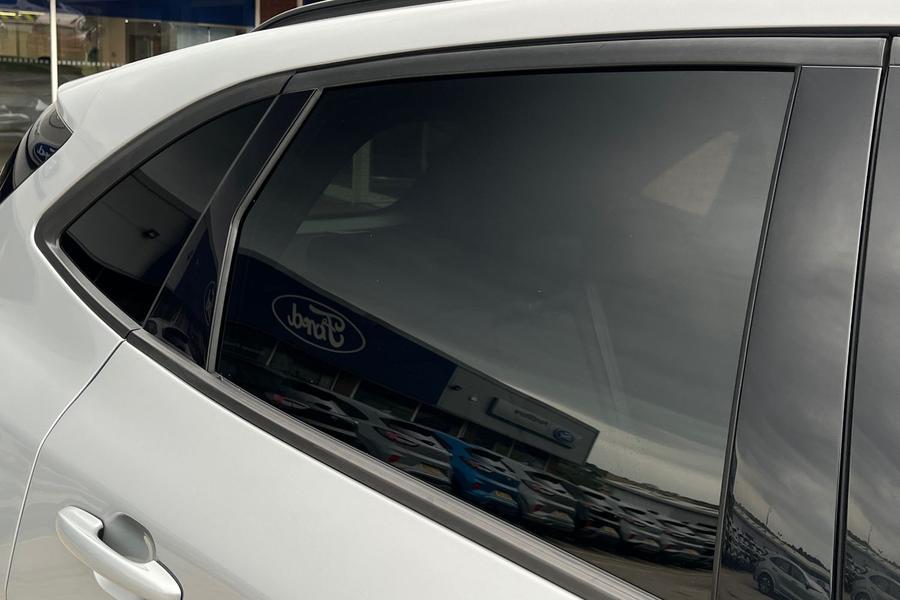 Ford Kuga Photo autoimg-67a9d51a977bf6e8106c921311e7a7b02216383b.jpg