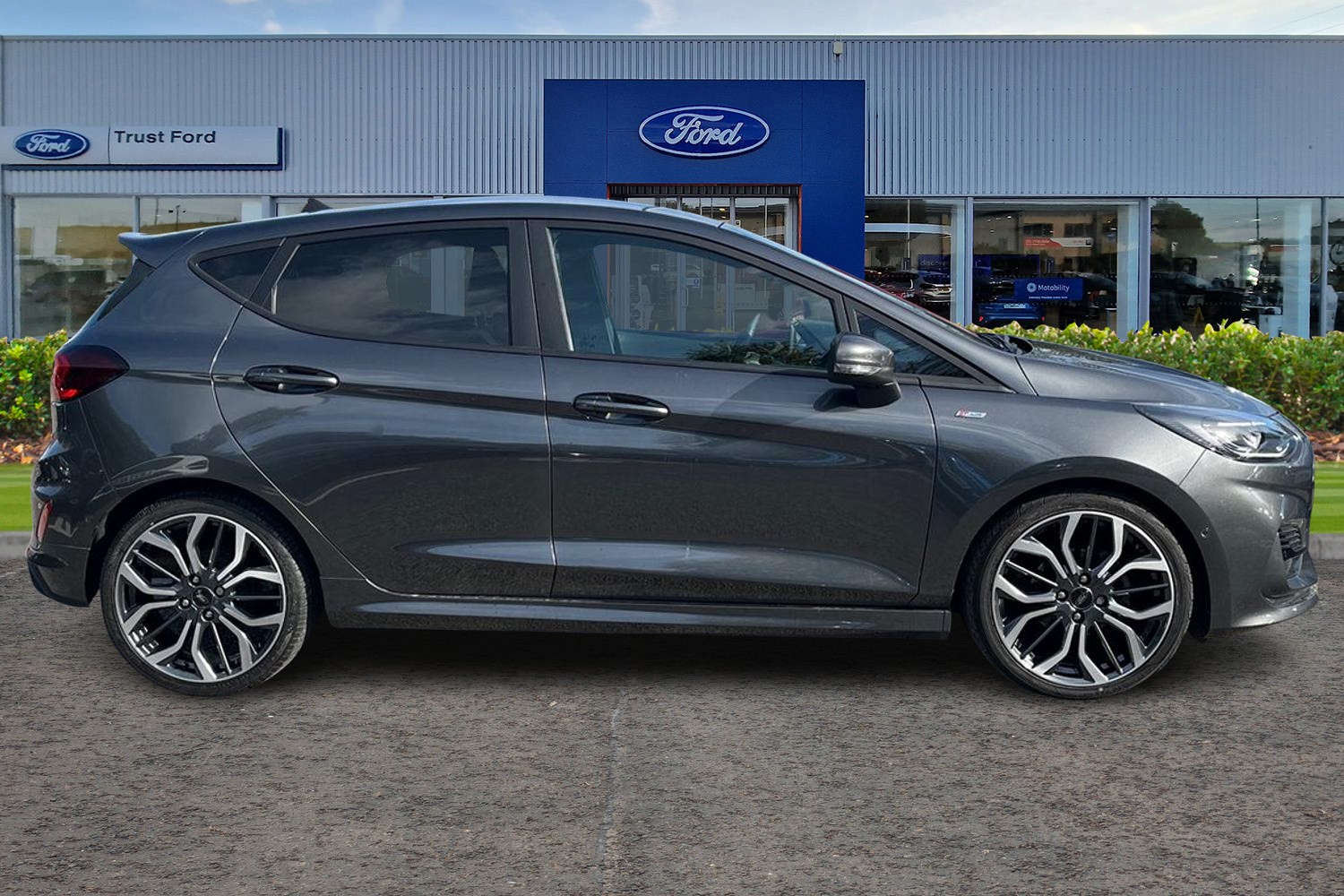 Ford Fiesta Photo 2