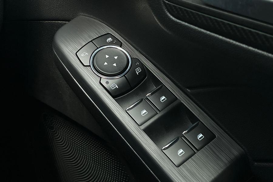 Ford Kuga Photo autoimg-67b201e2f835425124c6532d19469ae34a2ca532.jpg