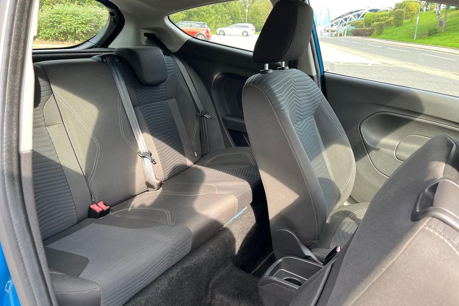 Ford FIESTA Photo autoimg-67b69c906290df45f8f235fb495d0b55cce1d061.jpg