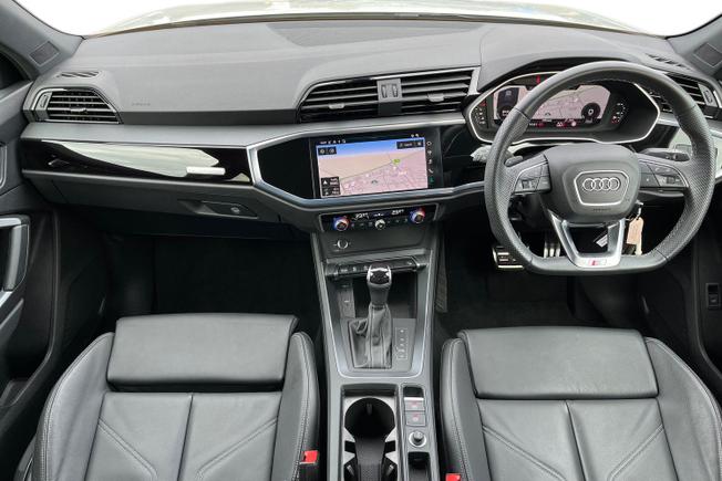 AUDI Q3 Photo 10