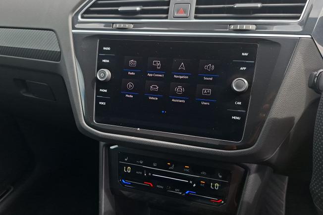 VOLKSWAGEN Tiguan Photo 13