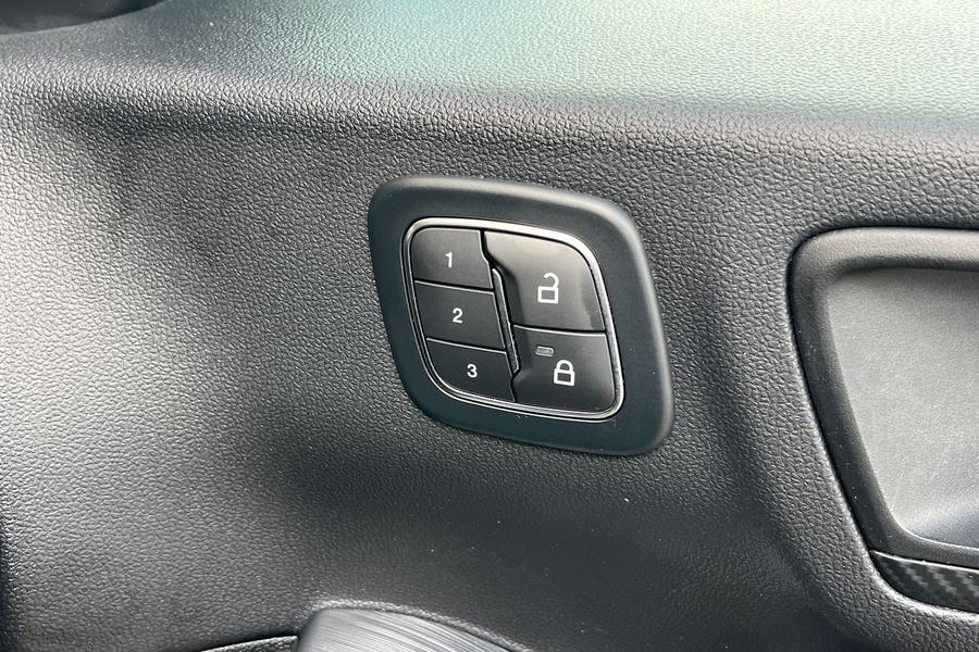 Ford KUGA Photo autoimg-67e530fddb8e8266695336aaaa5452578315f412.jpg