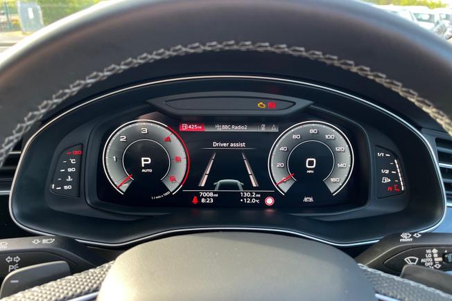 AUDI Q8 Photo 15