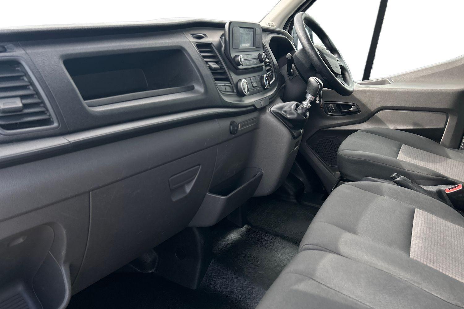 Ford TRANSIT LUTON Photo 3