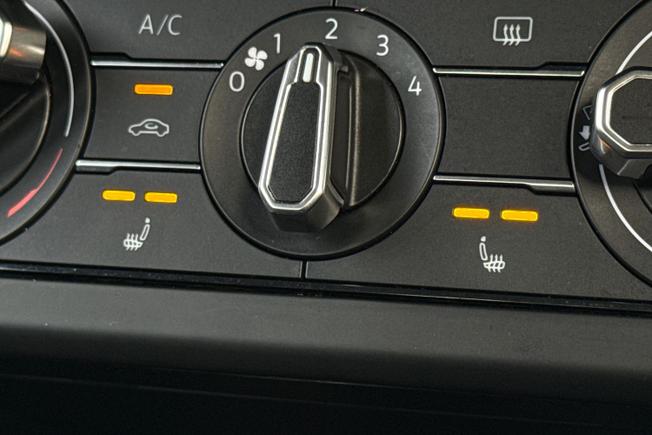 VOLKSWAGEN Taigo Photo 27