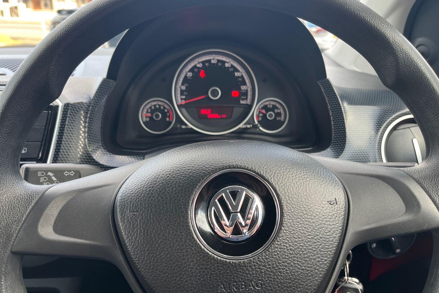 Volkswagen UP Photo 11