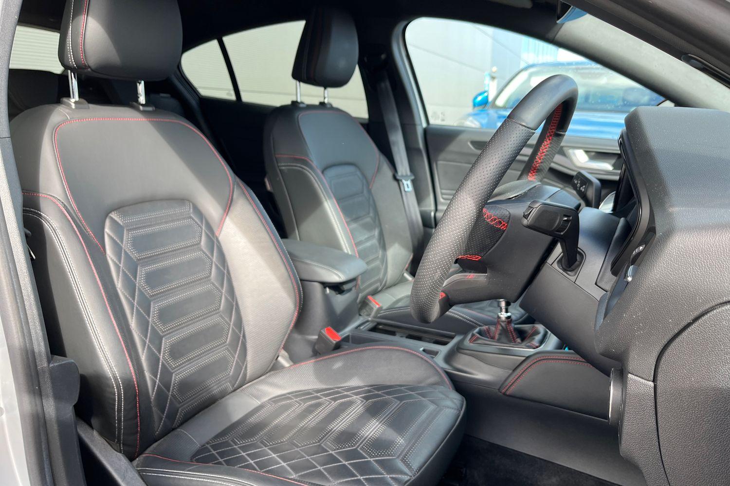 Ford FOCUS Photo 16