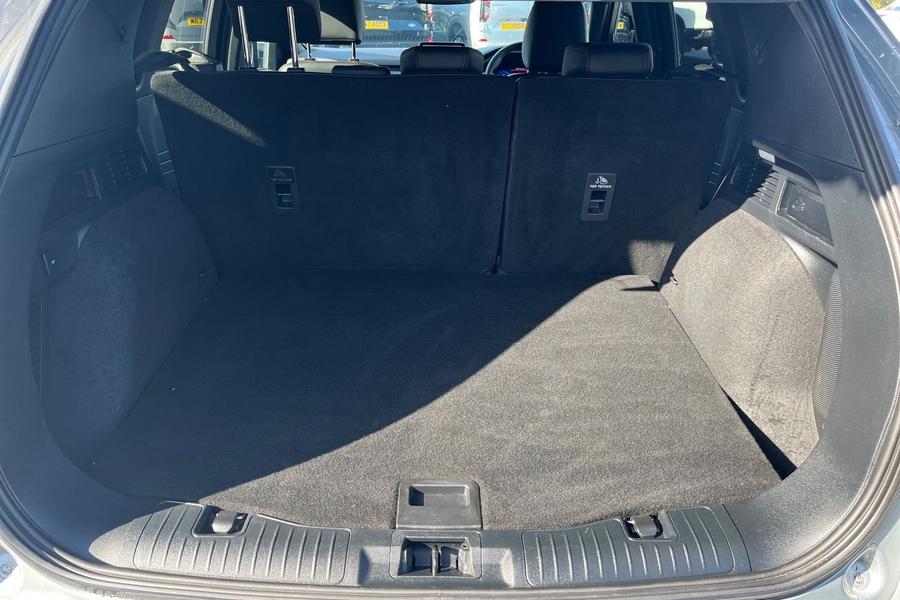 Ford Kuga Photo autoimg-67f914b4783e4f7966bf4bd400d65fc9816a0a71.jpg