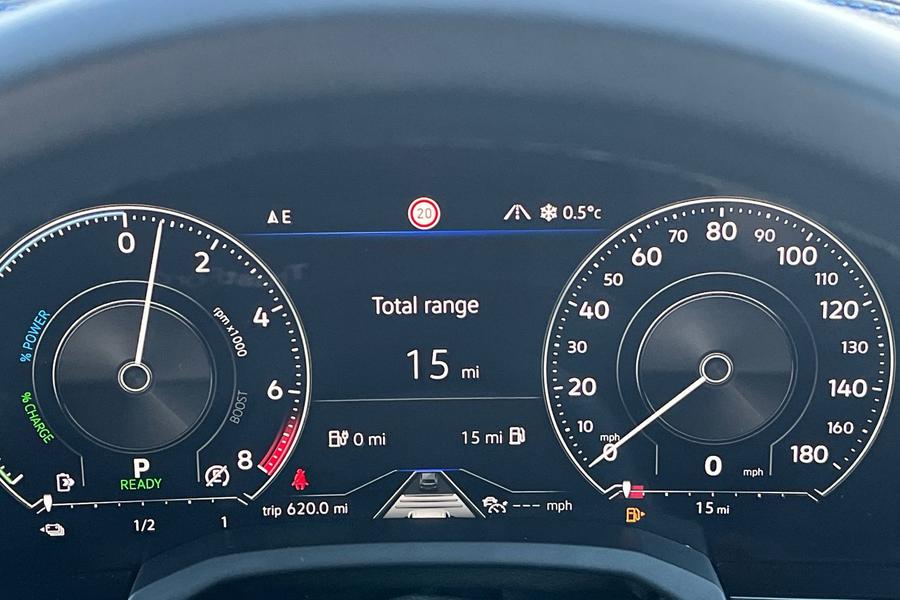 Volkswagen Touareg Photo autoimg-680965a95f5f73b3e67e3b3e263b86d5c0619492.jpg