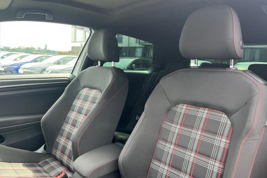 Volkswagen Golf Photo autoimg-680dd738f0de3f29d8fdfdd806bc1eec87f2bd40.jpg