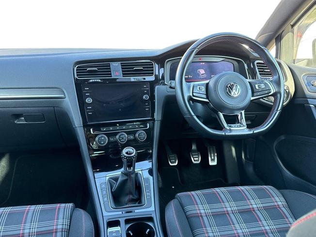 VOLKSWAGEN Golf Photo 11