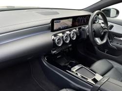 MERCEDES-BENZ CLA Photo 2