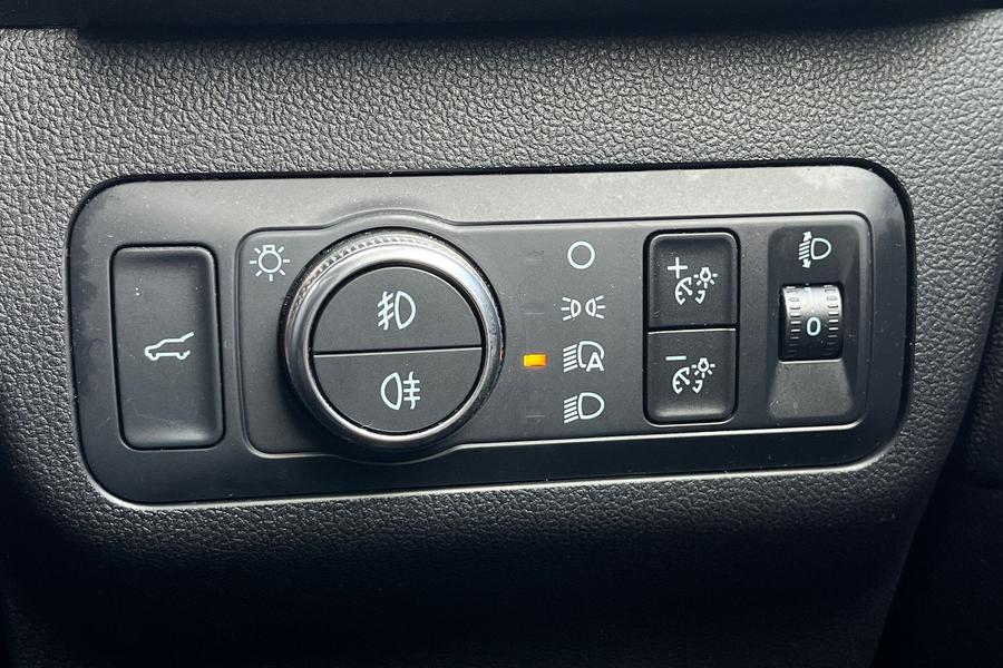 Ford Kuga Photo autoimg-68178b672b0183226e84132fb6022a7094acc24f.jpg