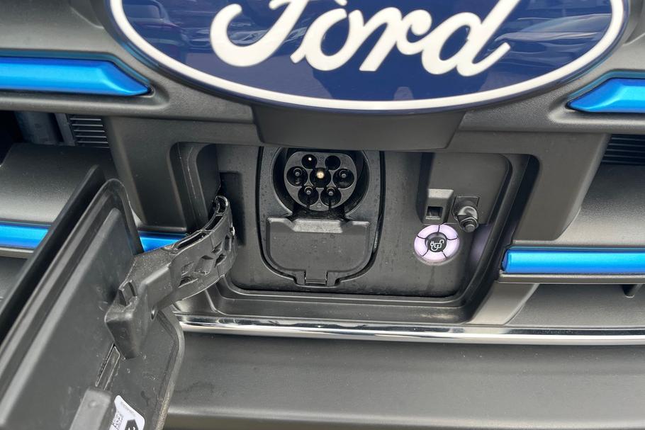 Used Ford E-TRANSIT 8