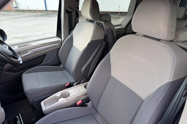 VOLKSWAGEN Multivan Photo 41