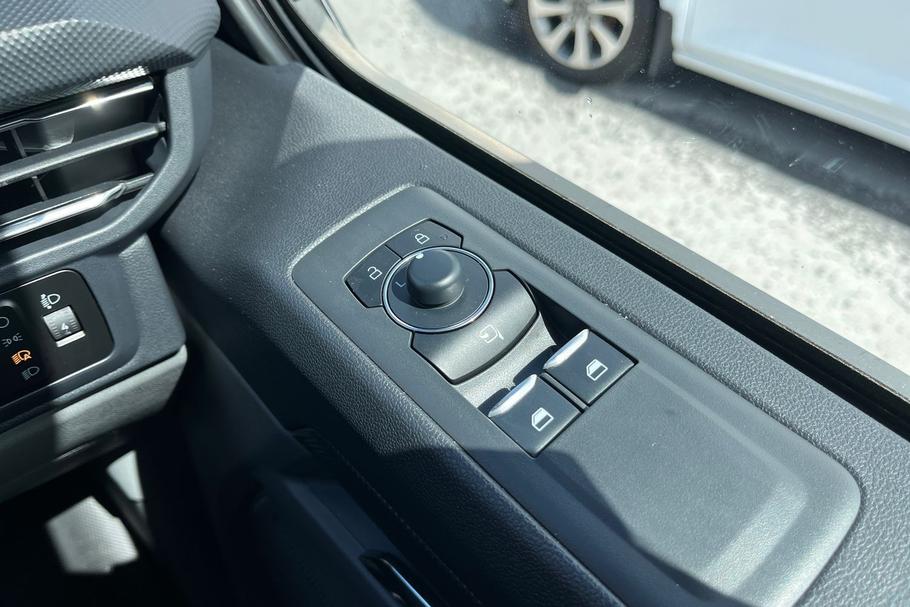 Used Ford TRANSIT CUSTOM KMZ9875 25