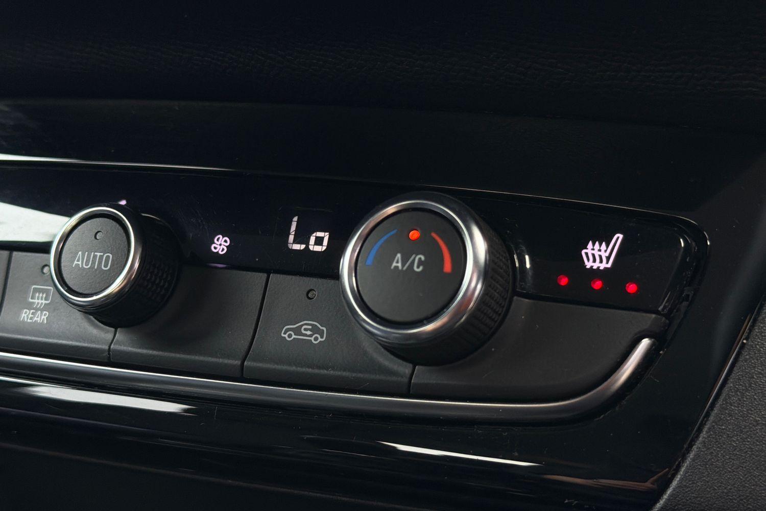 Vauxhall CORSA Photo 34