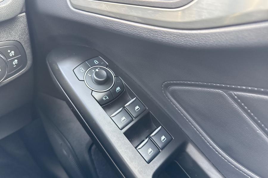 Ford FOCUS Photo autoimg-682028712ad25bdca8a346f72eae5942e2fd5ab7.jpg