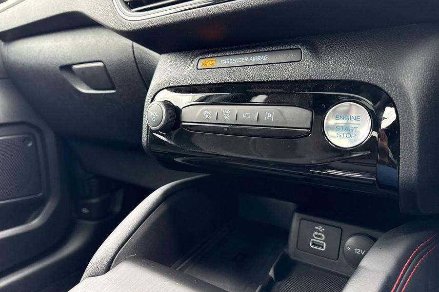 Ford KUGA Photo autoimg-6821eef166bf5ea6c8379563578440521decb5ac.jpg