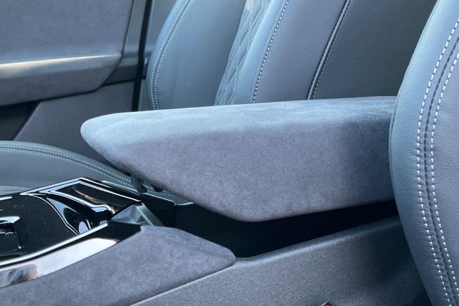 AUDI Q6 e-tron Photo 36