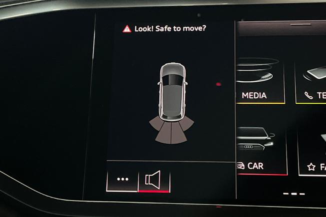 AUDI Q3 Photo 21