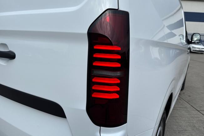 VOLKSWAGEN Transporter Photo 18
