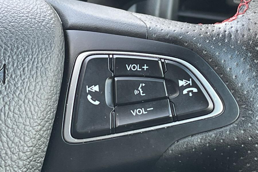 Ford EcoSport Photo autoimg-684f287c6a0e4aeb89b4b6de88e44bb9607d3a53.jpg