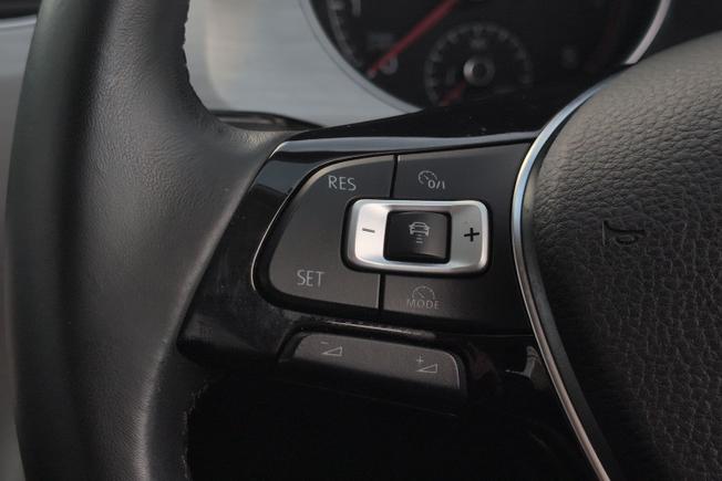 VOLKSWAGEN Golf Photo 16