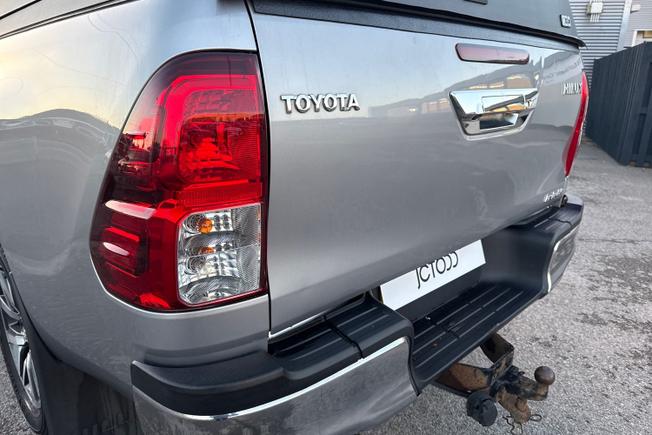 TOYOTA Hilux Photo 28